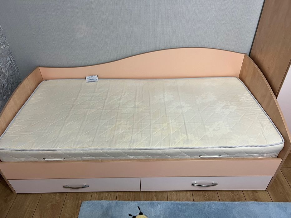 Односпальне ліжко з матрацом