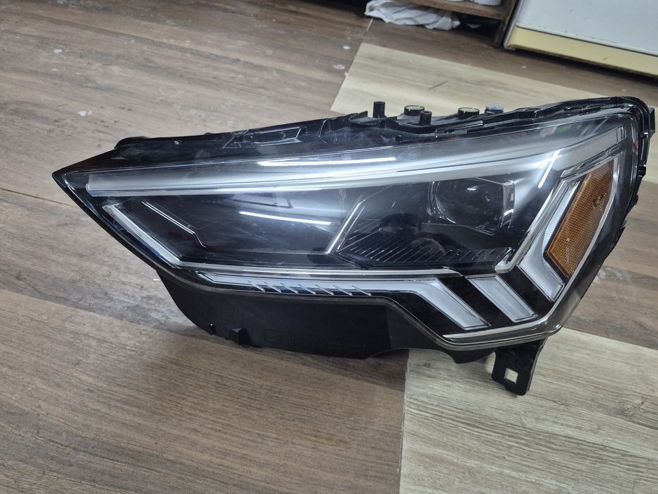 Фара audi q3 83A
