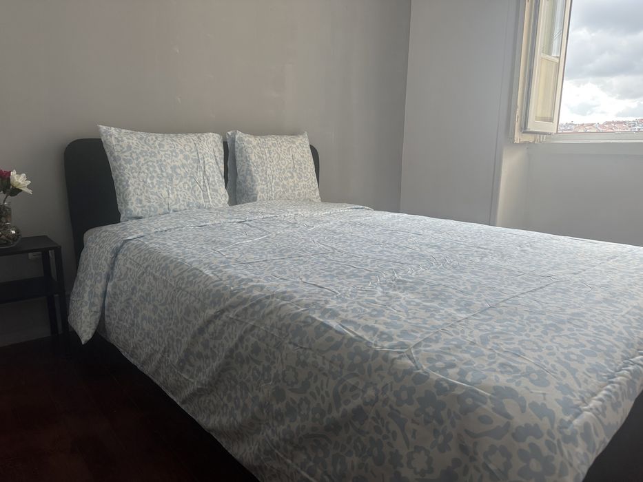 Quarto para casal com casa de banho privativa