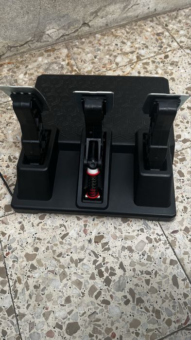 Volante + Pedais Thrustmaster T248