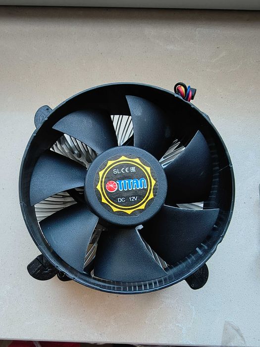 Sprzedam Procesor Intel i5-8400 wraz z chłodnicą