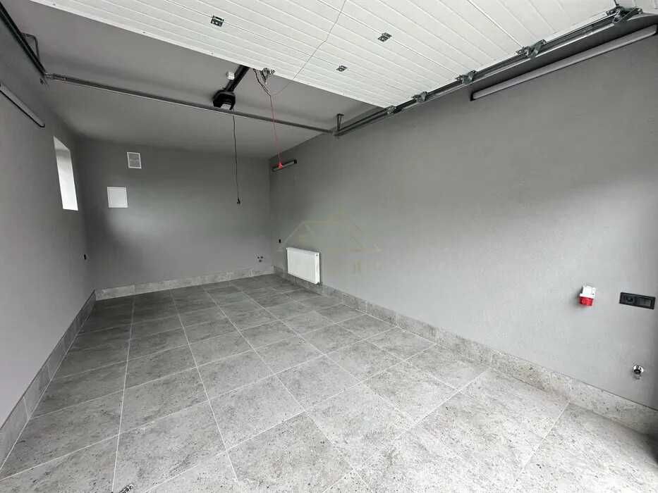 Продаж ОСОБНЯКА з якісним Авторським РЕМОНТОМ на початку Крихівців!