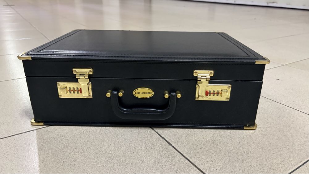 Mala/Valise vintage em pele preta – Line Solingen