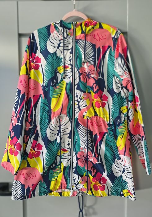 Lekka kurtka w modne wzory