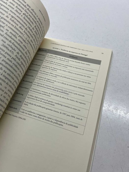 Livro - O Escândalo Político em Portugal (ctt editorial grátis)