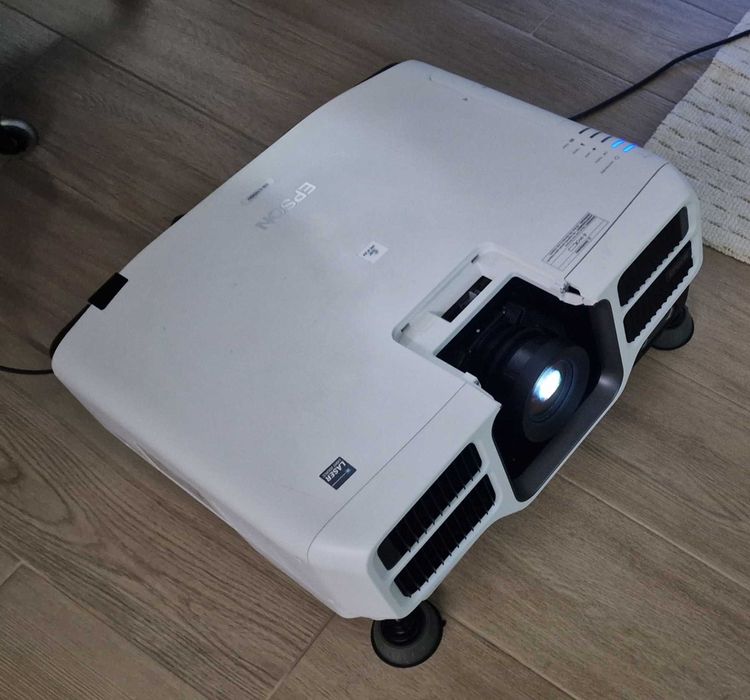 Projetor Laser Epson EB-L1100U - 6000lm reais - Profissional