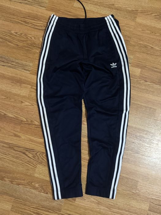 Спортивні штани з кнопками по боках, темно-сині