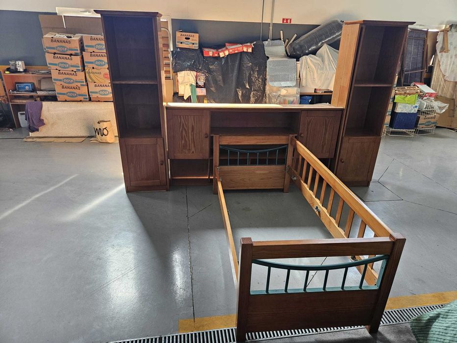 Conjunto de Quarto: Cama Solteiro + Estante e Ponte