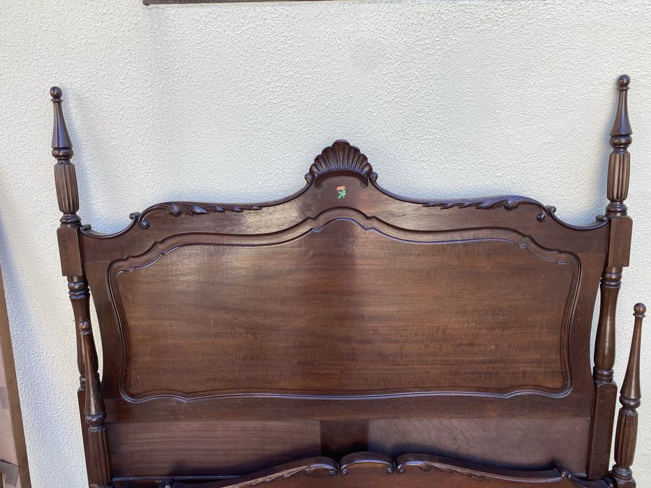 Cama de Casal em Madeira massiça