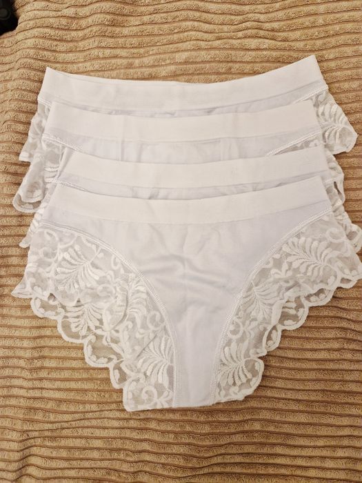 Majtki figi elastyczne białe z koronką