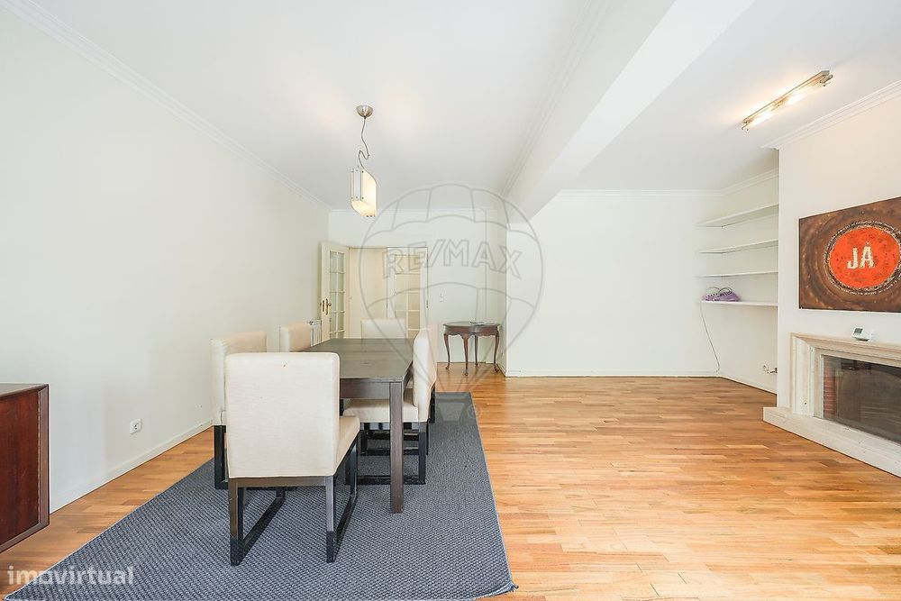 Apartamento T4 para arrendamento
