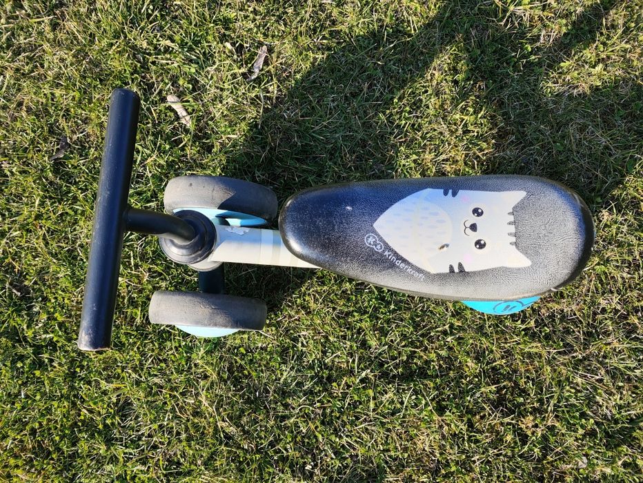 Rowerek trójkołowy i autko