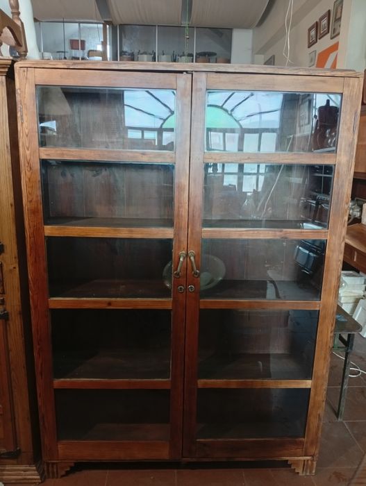 Móvel livreiro/louceiro