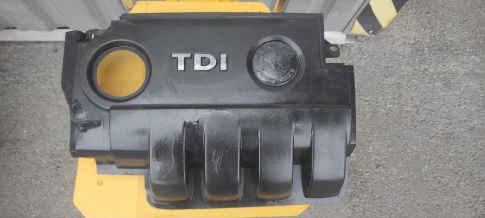 Кришки двигуна  skoda 2.0TDI