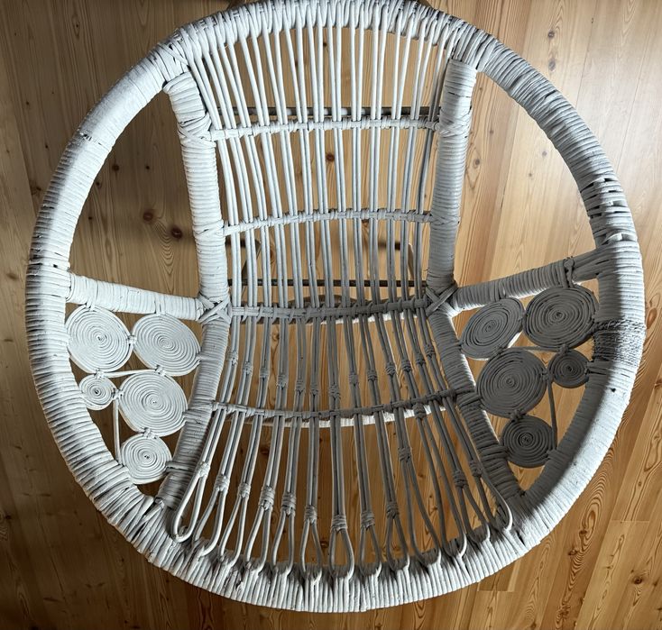 Conjunto de cadeiras e mesa em verga