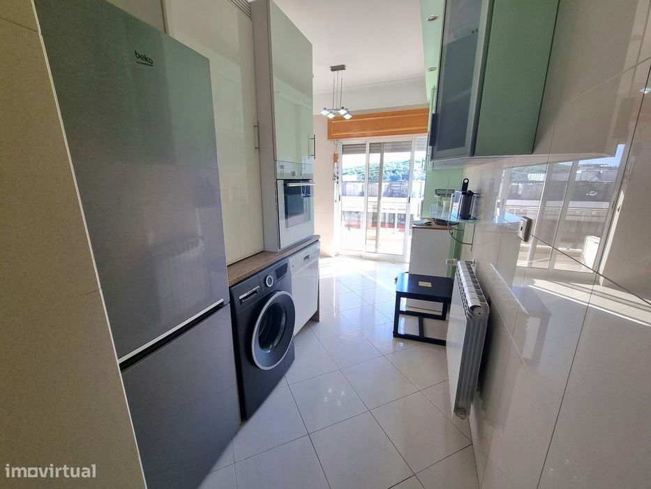 Excelente Apartamento T2 Para Arrendar Em São Domingos De Benfica