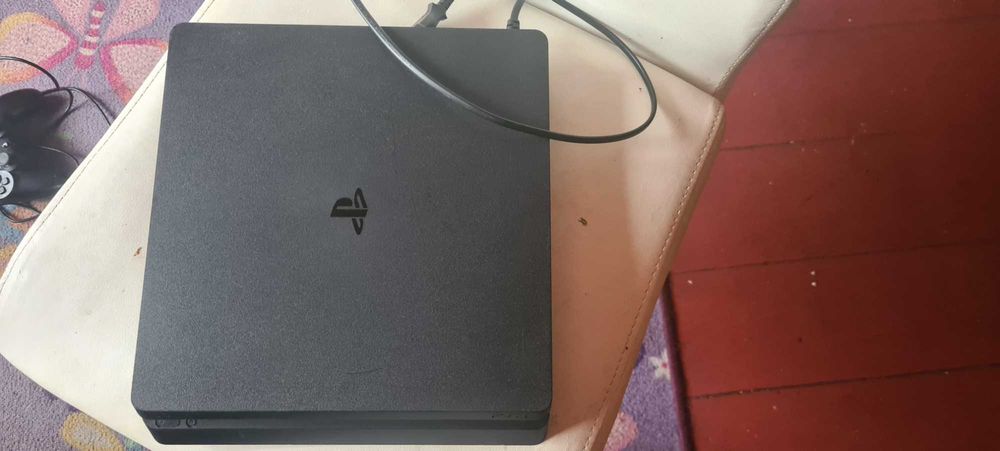 Konsola Sony Playstation 4 PS4 Slim 500 GB Pad
