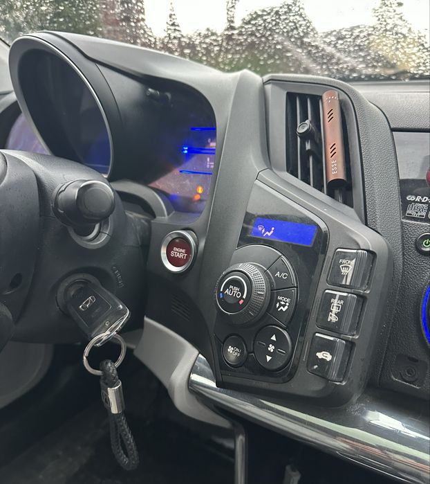 Продам Honda CR-Z 1.5 бензин/гидрид 2010 механика