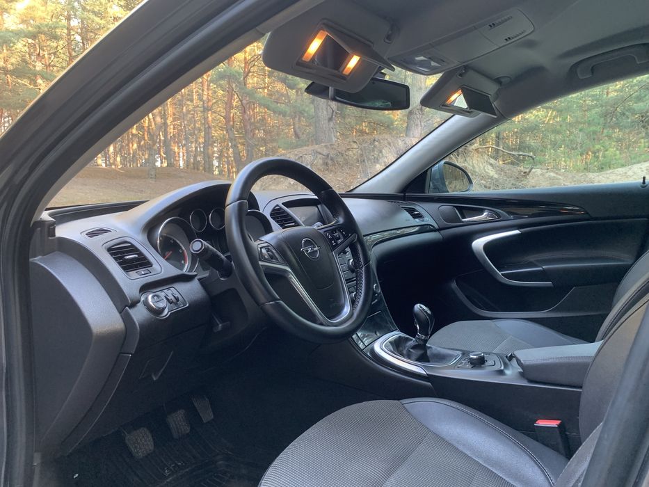 Опель інсігнія 2010 рік