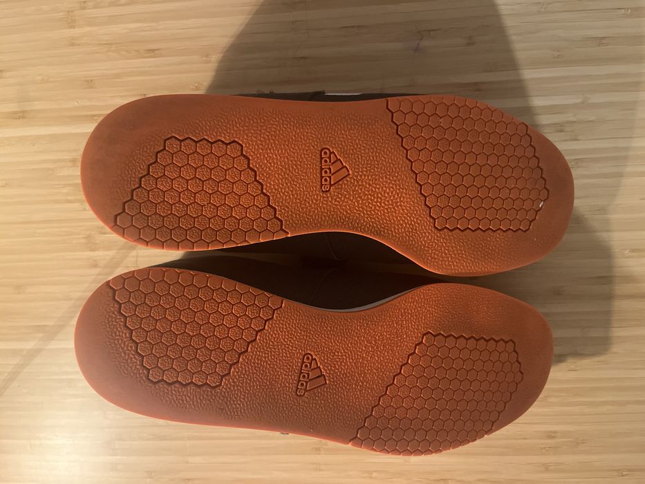 Powerlifting shoes