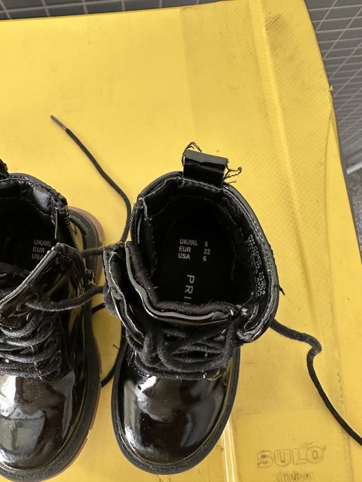 Calçado menina 22, como novo