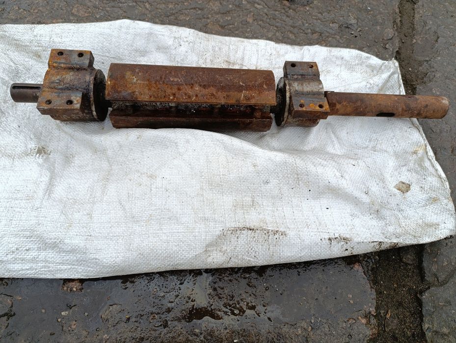 Вал циркулярки на три ножі
