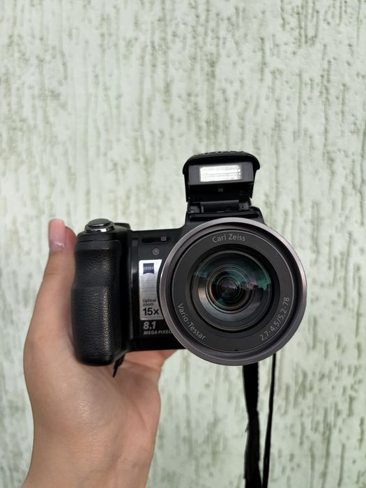 Цифровий фотоапарат Sony Cyber-shot DSC-H7