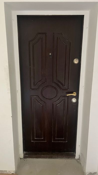 двері в квартиру