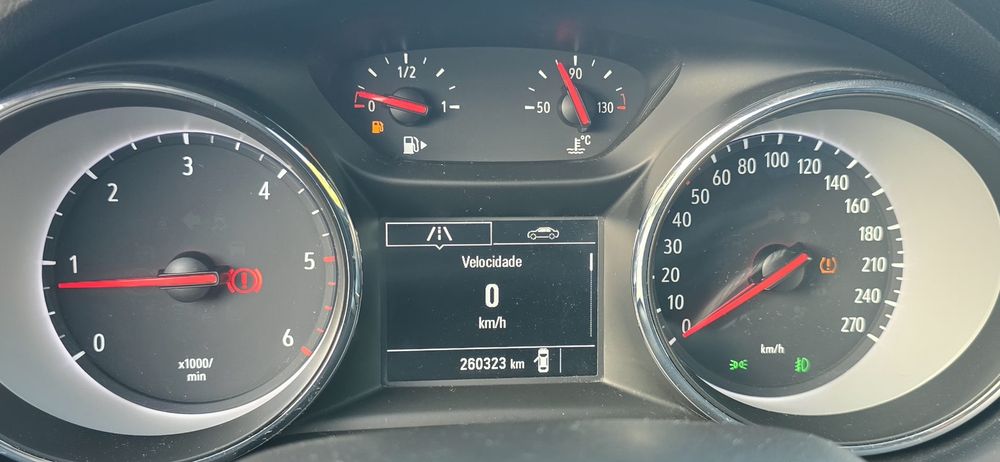 Opel Astra Sports Tourer 1.6 CDTI "2018" (5650€) 260.323km (Distribuição e bi-massa mudado aos 220.000km) COMPLETAMENTE NOVA!!