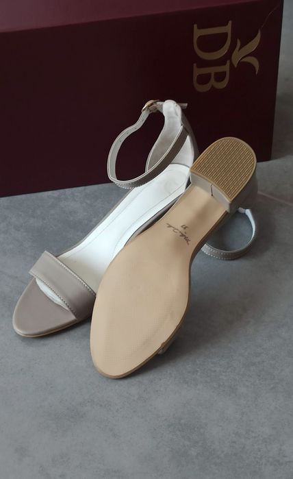 Босоніжки жіночі