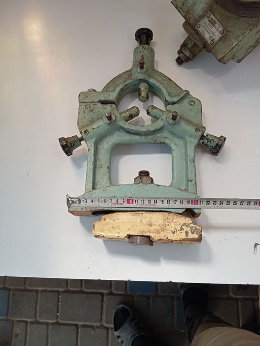 Продам хоббийную фрезерная приставка люнет не подвижный в коллекцию