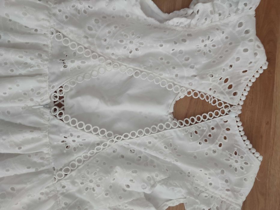 Vestido branco bordado Boho costas nuas