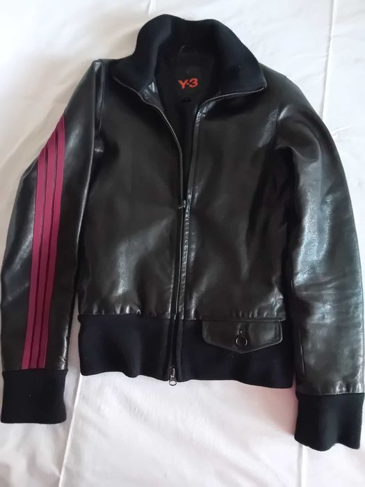 Прдам натуральную кожаную куртку adidas