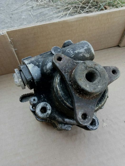 Гідропідсилювач керма б.у