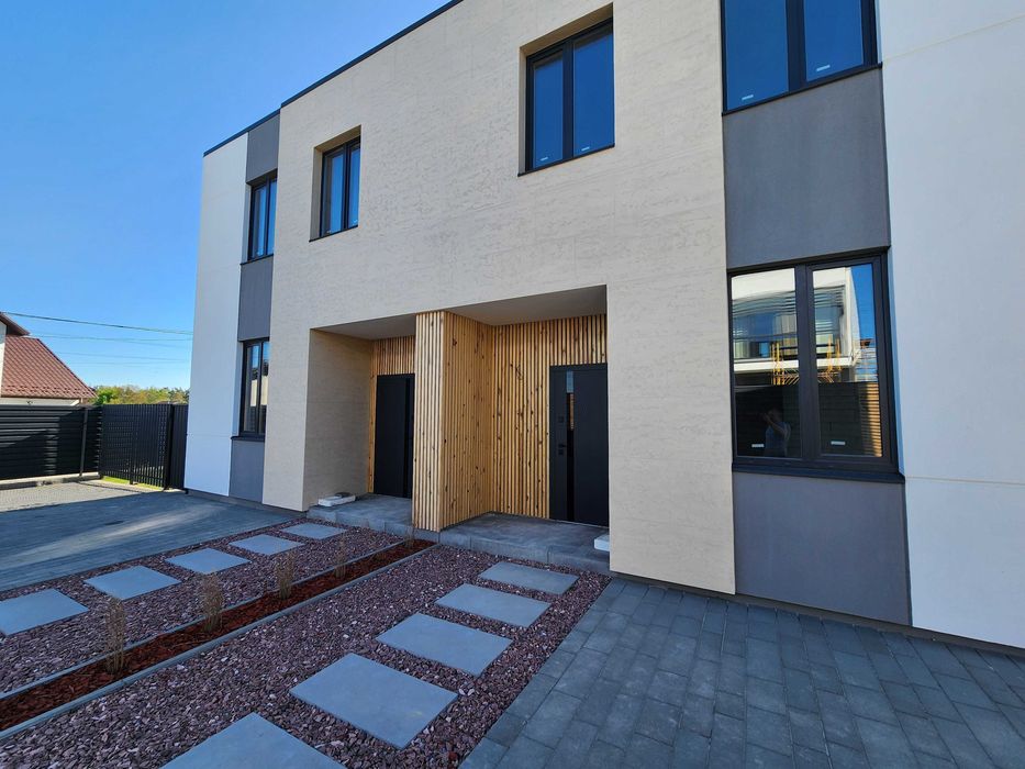 Вітаю! Продам будинок_дуплекс 105м2, від забудовника заводимо газ.