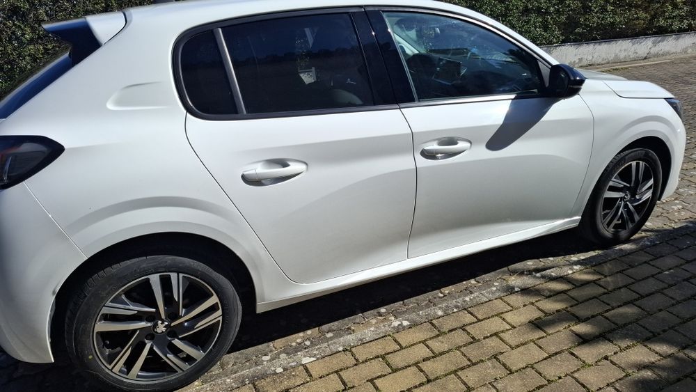 Peugeot 208 — fotografia 3