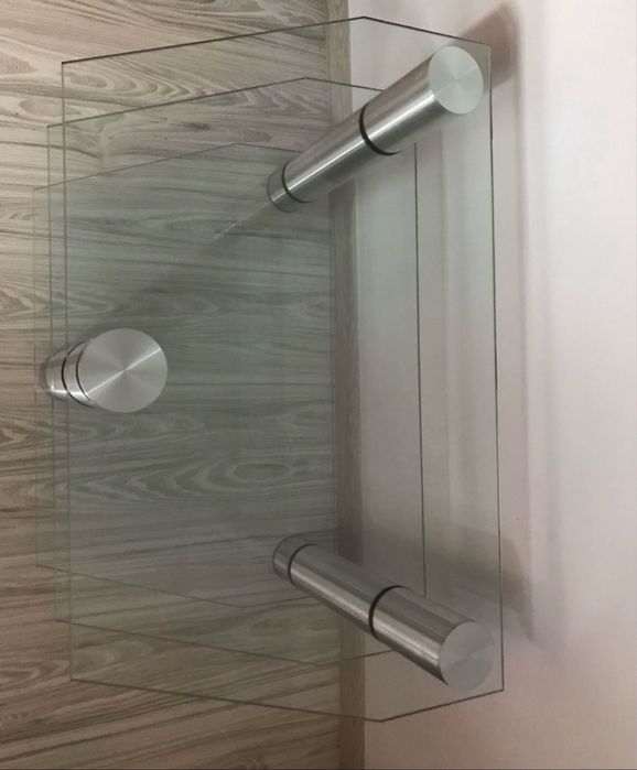 Mały szklany stolik