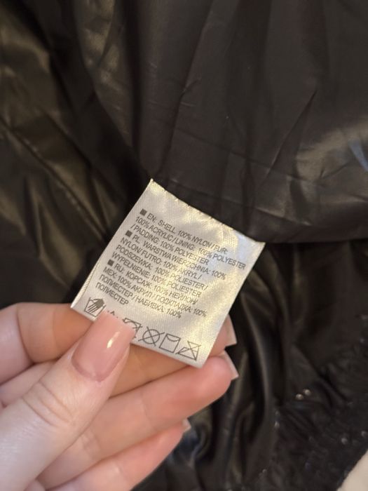 Ciepła zimowa kurtka z kapturem ze sztucznym futrem