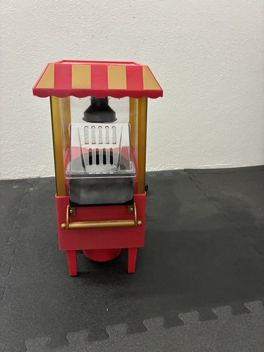 Máquina de fazer pipocas, decorativa e funcional