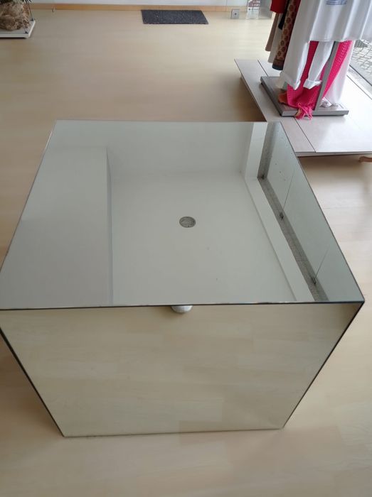 Cubo espelhado decorativo