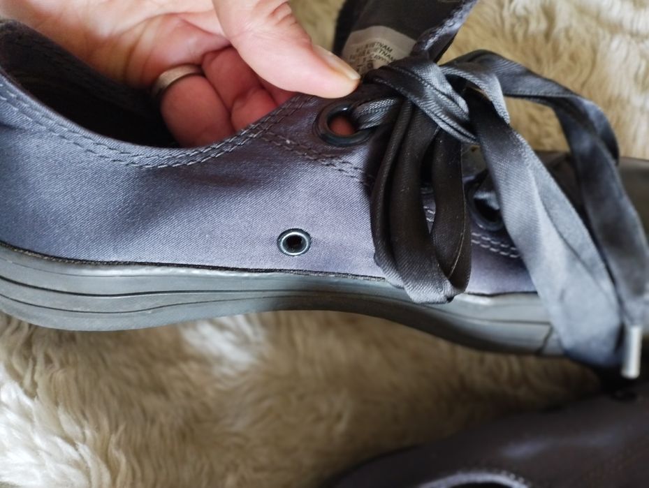 Tênis All Star Converse cinza acetinados