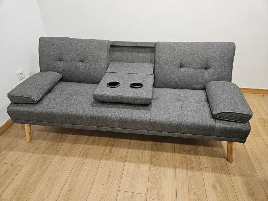 Sofá Cama 3 Lugares, 1 ano de uso, em condição de novo