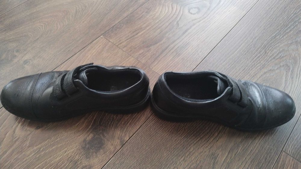 Buty czarne eleganckie 33