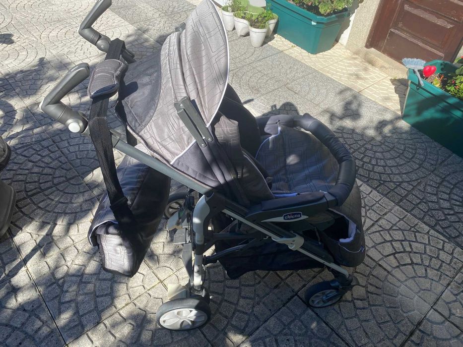 Trio Chicco (Carrinho bébé, alcofa e babycoque)  Usado