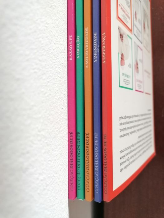 Livros da "Coleção Diálogos de Fé" com Papa Francisco