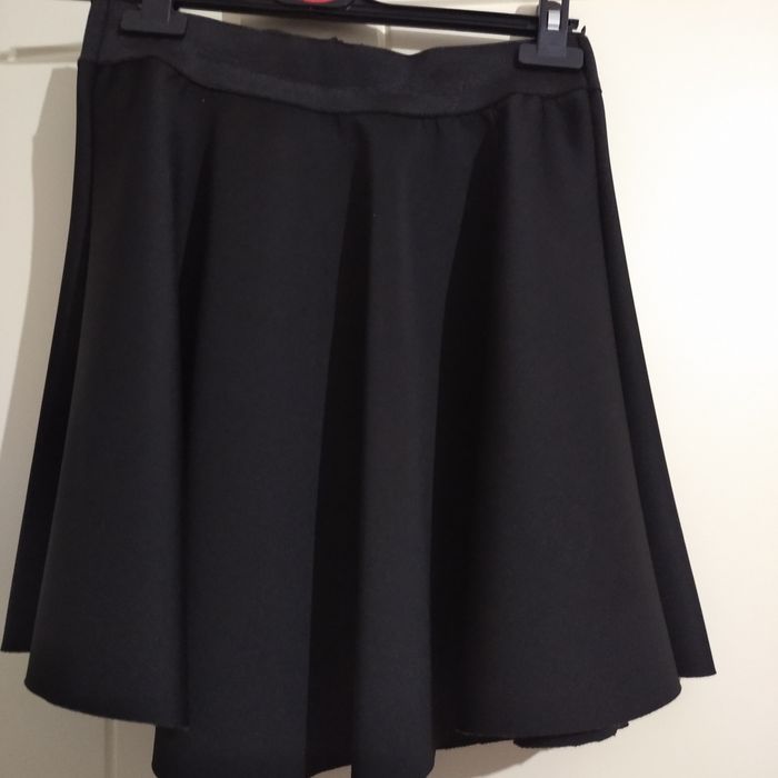 Vários vestidos e outros artigos
