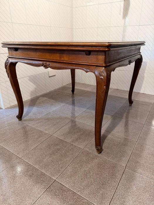 Mesa de jantar de madeira extensível