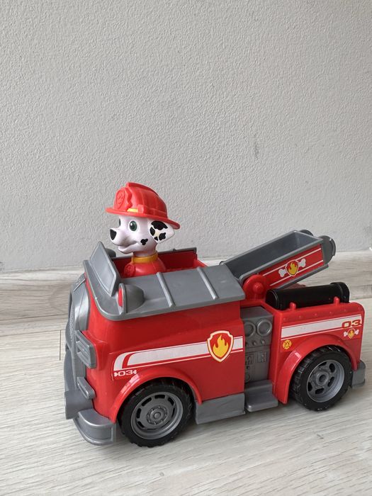 Щенячий патруль Маршал пожежний на пульті