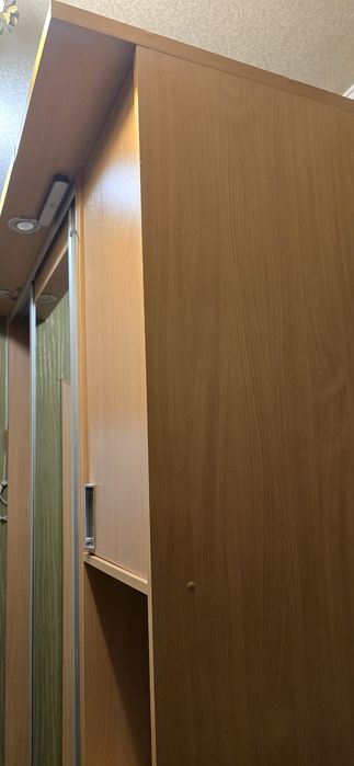 Шкаф купе с зеркалами  1.6 м х 2.42м х 65см