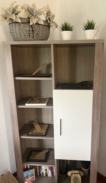 Aparador / Estante e madeira e branco